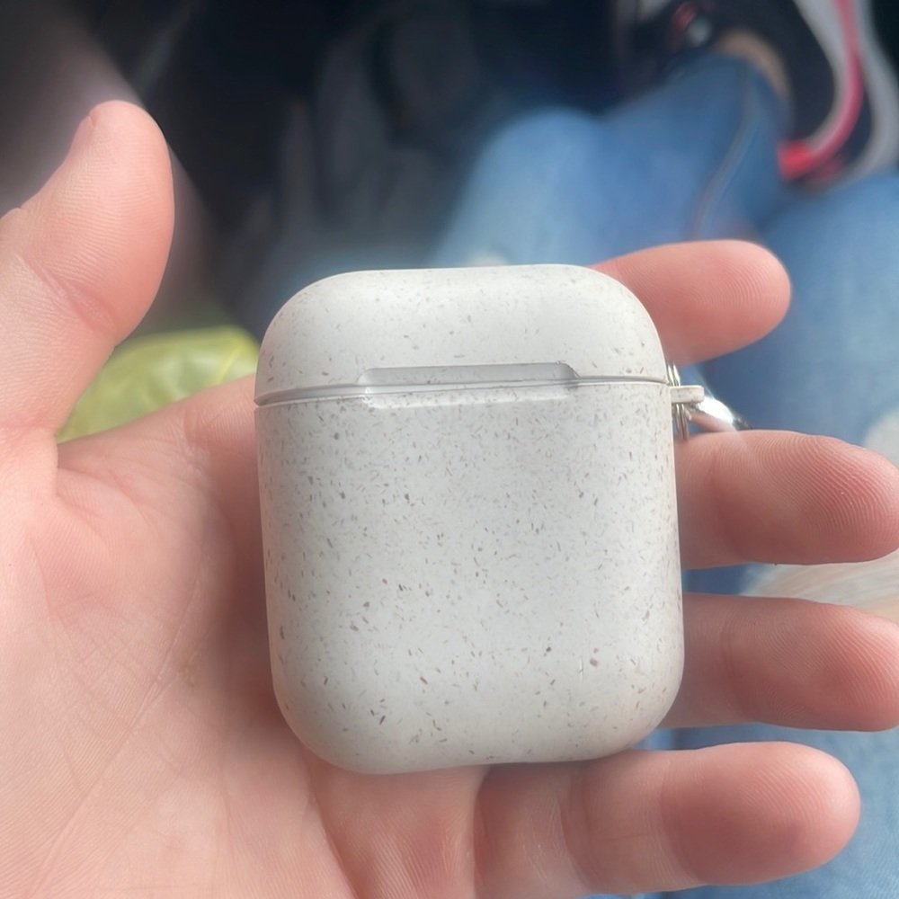 AirPods (look at description)